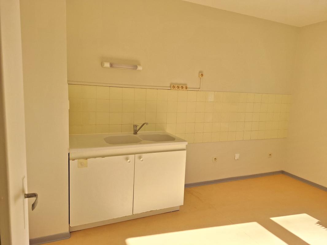 APPARTEMENT T4 à SAINT GENIEZ - photo 8